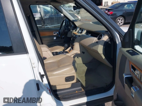 2011 Land Rover LR4 Lux with VIN SALAK2D4XBA568687, listed as a IAAI auction lot 42668978 with 205,000 mi miles and . Bid and sale history available at DreamBid. Image 5.