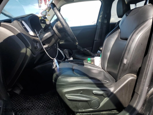 2018 Jeep Renegade Latitude with VIN ZACCJBBB0JPH56945, listed as a Copart auction lot 50449385 with 76,939 mi miles and Salvage Title. Bid and sale history available at carsss.com. Image 7.
