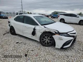 2022 Toyota Camry SE with VIN 4T1G11AK5NU624163, listed as a Copart auction lot 50743215 with 30,773 mi miles and Salvage Title. Bid and sale history available at carsss.com. Image 4.