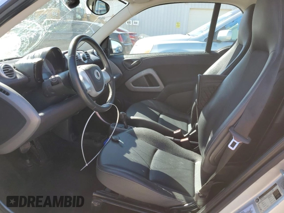 2013 Smart fortwo Pure z VIN WMEEJ3BA5DK694853, wystawiony jako Copart lot #74003734 z przebiegiem 27 720 mil mil oraz Szkoda całkowita • Salvage title. Historia ofert i sprzedaży dostępna na DreamBid. Obrazek 7.