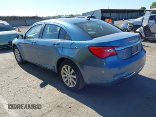 2011 Chrysler 200 Touring z VIN 1C3BC1FG8BN571336, wystawiony jako IAAI lot #42306110 z przebiegiem 154 913 mil mil oraz . Historia ofert i sprzedaży dostępna na DreamBid. Obrazek 3.