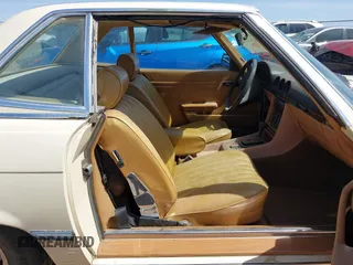 1981 Mercedes-Benz 380 380SL with VIN WDBBA45A0BB004442, listed as a IAAI auction lot 42124354 with 177,453 mi miles. Bid and sale history available at carsss.com. Image 5.