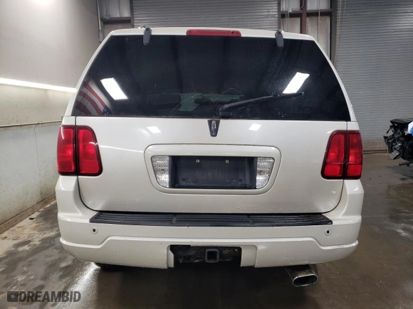 2005 Lincoln Navigator Luxury with VIN 5LMFU28545LJ24815, listed as a Copart auction lot 82611304 with 188,592 mi miles and Salvage Title. Bid and sale history available at carsss.com. Image 6.