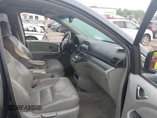 2006 Honda Odyssey TOURING with VIN 5FNRL38816B057196, listed as a IAAI auction lot 42106856 with 186,566 mi miles. Bid and sale history available at carsss.com. Image 5.
