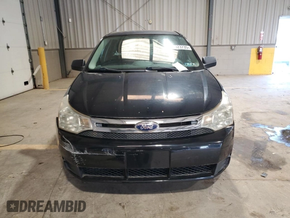 2008 Ford Focus SE z VIN 1FAHP35N98W121449, wystawiony jako Copart lot #60323735 z przebiegiem 83 990 mil mil oraz Czysty tytuł • Clean title. Historia ofert i sprzedaży dostępna na DreamBid. Obrazek 5.