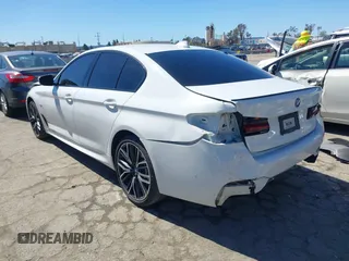 2023 BMW 5 Series 530e z VIN WBA13AG02PCM85786, wystawiony jako IAAI lot #41830816 z przebiegiem 44 695 mil mil oraz . Historia ofert i sprzedaży dostępna na DreamBid. Obrazek 3.