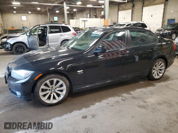 2009 BMW 3 Series 328i xDrive z VIN WBAPK73509A456299, wystawiony jako Copart lot #61068735 z przebiegiem 164 952 mil mil oraz Czysty tytuł • Clean title. Historia ofert i sprzedaży dostępna na DreamBid. Obrazek 1.