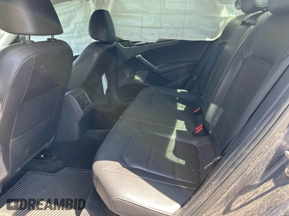 2015 Volkswagen Passat SE z VIN 1VWBV7A38FC025826, wystawiony jako IAAI lot #42108113 z przebiegiem 139 459 mil mil oraz . Historia ofert i sprzedaży dostępna na DreamBid. Obrazek 8.
