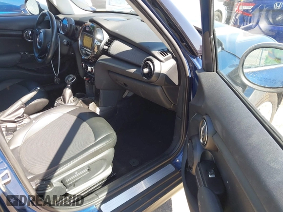2015 MINI Hardtop 4 Door with VIN WMWXS5C50FT832438, listed as a IAAI auction lot 42632469 with 96,432 mi miles and . Bid and sale history available at DreamBid. Image 5.