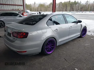 2012 Volkswagen Jetta GLI Autobahn z VIN 3VW567AJ1CM460223, wystawiony jako IAAI lot #41712037 z przebiegiem 132 172 mil mil oraz . Historia ofert i sprzedaży dostępna na DreamBid. Obrazek 4.
