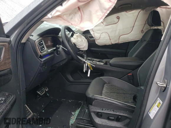 2024 Volkswagen Atlas SEL Premium R-Line with VIN 1V2FR2CA9RC555829, listed as a Copart auction lot 58841885 with 6,535 mi miles and Salvage title. Bid and sale history available at DreamBid. Image 7.