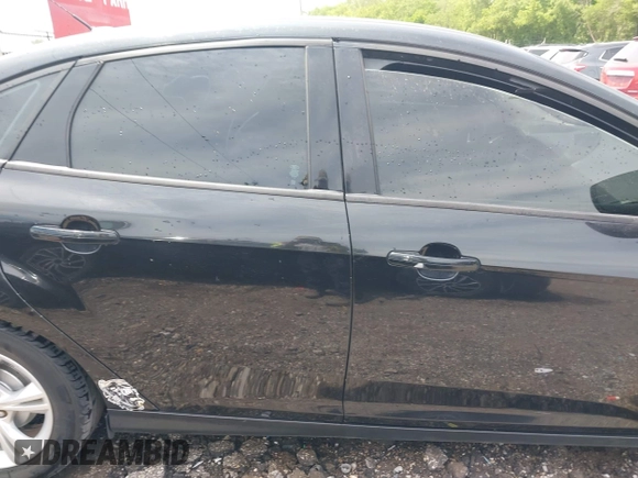 2012 Ford Focus SE с VIN 1FAHP3F28CL152822, выставлен на аукционе IAAI как лот 42277102 с пробегом 165 564 миль миль и . История ставок и продаж доступна на DreamBid. Изображение 13.