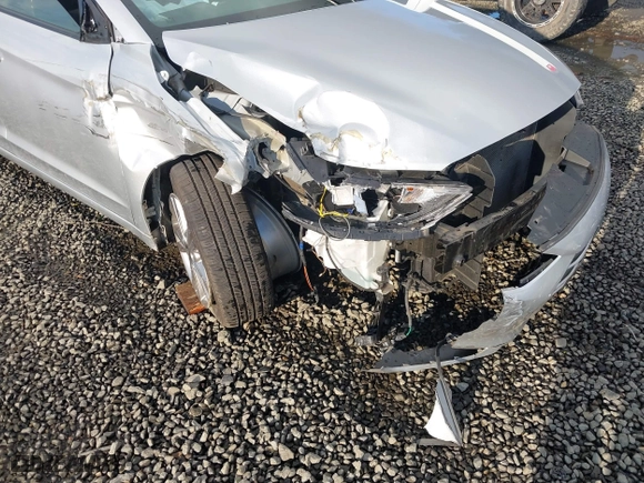 2018 Hyundai Elantra Value Edition with VIN KMHD84LF9JU505364, listed as a IAAI auction lot 40681923 with 42,132 mi miles. Bid and sale history available at carsss.com. Image 6.