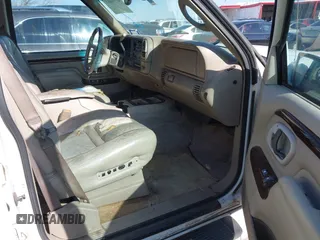 2000 Cadillac Escalade z VIN 1GYEK13R9YR149637, wystawiony jako IAAI lot #41599887 z przebiegiem 206 835 mil mil oraz . Historia ofert i sprzedaży dostępna na DreamBid. Obrazek 5.