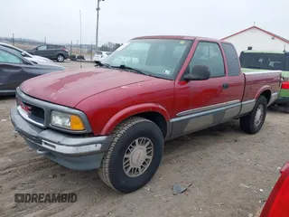 1997 GMC Sonoma with VIN 1GTCT19W9V8510454, listed as a IAAI auction lot 41604622 with 204,855 mi miles. Bid and sale history available at carsss.com. Image 2.