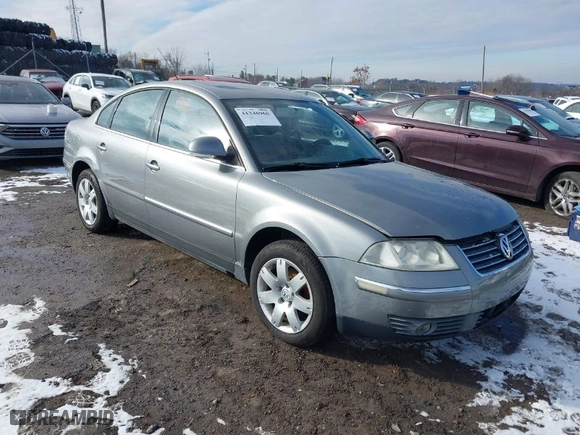2005 Volkswagen Passat Sedan GLS with VIN WVWAD63B25P033847, listed as a IAAI auction lot 41346960 with 114,966 mi miles. Bid and sale history available at carsss.com. Image 1.