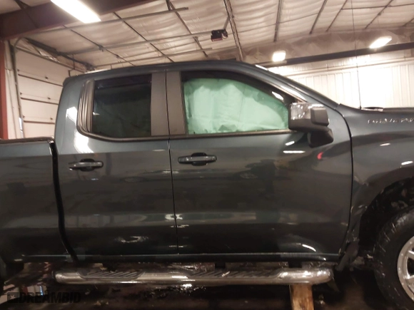 2019 Chevrolet Silverado 1500 LT with VIN 1GCRYDED7KZ300975, listed as a IAAI auction lot 41608865 with 157,912 mi miles. Bid and sale history available at carsss.com. Image 13.