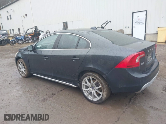 2012 Volvo S60 T6 with VIN YV1902FH4C2057577, listed as a IAAI auction lot 40925761 with 113,682 mi miles. Bid and sale history available at carsss.com. Image 3.