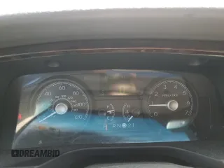 2007 Lincoln Town Car Signature Limited z VIN 1LNHM82W37Y623899, wystawiony jako Copart lot #57691315 z przebiegiem 181 687 mil mil oraz Szkoda całkowita • Salvage title. Historia ofert i sprzedaży dostępna na DreamBid. Obrazek 9.