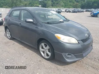 2009 Toyota Matrix S z VIN 2T1KE40E49C026519, wystawiony jako IAAI lot #42743489 z przebiegiem 240 243 mil mil oraz . Historia ofert i sprzedaży dostępna na DreamBid. Obrazek 1.