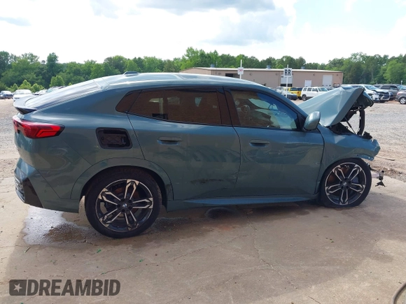 2025 BMW X2 xDrive28i z VIN WBX63GM01S5075478, wystawiony jako IAAI lot #41919737 z przebiegiem 219 mil mil oraz . Historia ofert i sprzedaży dostępna na DreamBid. Obrazek 13.