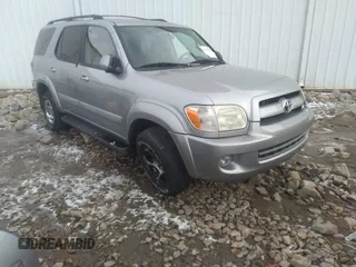 2007 Toyota Sequoia SR5 with VIN 5TDZT34A77S285533, listed as a IAAI auction lot 41393297 with 235,791 mi miles. Bid and sale history available at carsss.com. Image 1.