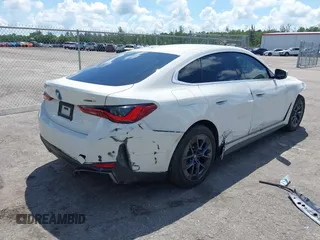 2024 BMW i4 eDrive35 z VIN WBY43AW02RFR51721, wystawiony jako IAAI lot #40336142 z przebiegiem 20 090 mil mil oraz . Historia ofert i sprzedaży dostępna na DreamBid. Obrazek 4.
