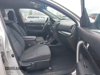 2013 Kia Sorento LX with VIN 5XYKTCA60DG372961, listed as a IAAI auction lot 42061693 with 181,034 mi miles. Bid and sale history available at carsss.com. Image 5.