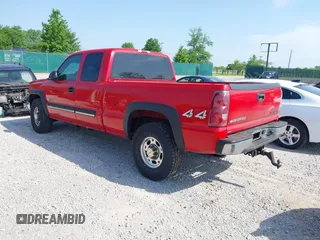 2003 Chevrolet Silverado 2500 LS z VIN 1GCGK29U43Z166595, wystawiony jako IAAI lot #42259952 z przebiegiem 179 831 mil mil oraz . Historia ofert i sprzedaży dostępna na DreamBid. Obrazek 3.
