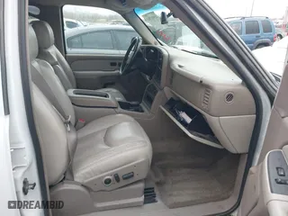 2003 Chevrolet Suburban Z71 with VIN 3GNFK16Z43G335561, listed as a IAAI auction lot 41901703 with 289,564 mi miles. Bid and sale history available at carsss.com. Image 5.