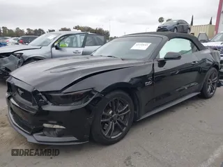 2015 Ford Mustang GT Premium z VIN 1FATP8FF8F5327105, wystawiony jako IAAI lot #42193645 z przebiegiem 105 347 mil mil oraz . Historia ofert i sprzedaży dostępna na DreamBid. Obrazek 2.