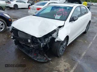 2023 Kia Forte GT-Line z VIN 3KPF54AD5PE583428, wystawiony jako IAAI lot #42016122 z przebiegiem 16 589 mil mil oraz . Historia ofert i sprzedaży dostępna na DreamBid. Obrazek 2.