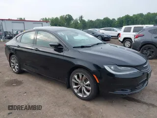 2015 Chrysler 200 S z VIN 1C3CCCBB7FN569383, wystawiony jako IAAI lot #42675871 z przebiegiem 153 333 mil mil oraz . Historia ofert i sprzedaży dostępna na DreamBid. Obrazek 1.