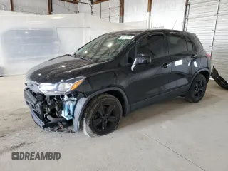 2019 Chevrolet Trax LS z VIN 3GNCJKSBXKL326681, wystawiony jako Copart lot #52777315 z przebiegiem 62 451 mil mil oraz Szkoda całkowita • Salvage title. Historia ofert i sprzedaży dostępna na DreamBid. Obrazek 1.