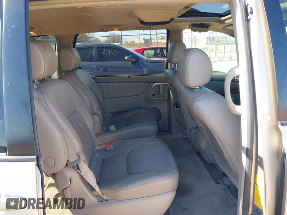 2005 Toyota Sienna XLE with VIN 5TDBA22C05S045324, listed as a IAAI auction lot 42047480 with 288,285 mi miles. Bid and sale history available at carsss.com. Image 8.
