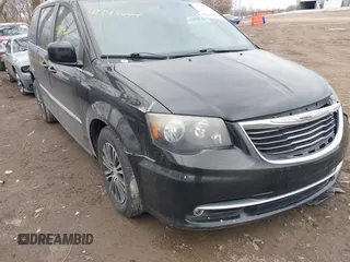 2014 Chrysler Town & Country S with VIN 2C4RC1HG2ER132454, listed as a IAAI auction lot 41743664 with 142,339 mi miles. Bid and sale history available at carsss.com. Image 1.