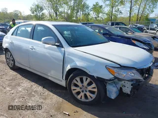 2012 Toyota Avalon z VIN 4T1BK3DB3CU469110, wystawiony jako IAAI lot #42222342 z przebiegiem 60 054 mil mil oraz . Historia ofert i sprzedaży dostępna na DreamBid. Obrazek 1.
