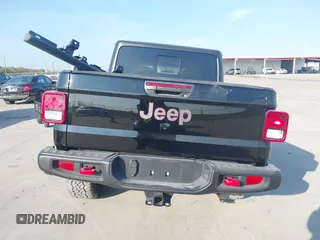 2023 Jeep Gladiator Rubicon z VIN 1C6JJTBGXPL543787, wystawiony jako IAAI lot #40963799 z przebiegiem 5 402 mil mil oraz . Historia ofert i sprzedaży dostępna na DreamBid. Obrazek 17.