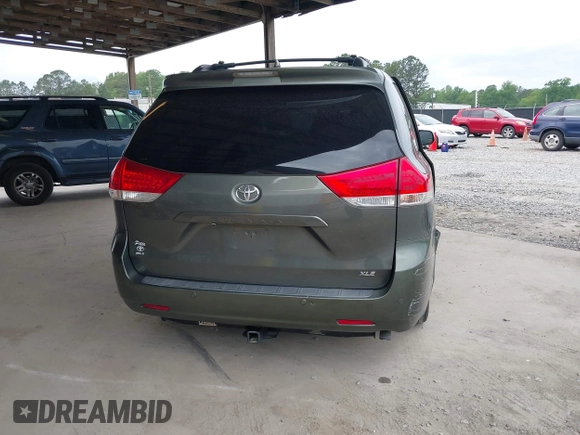 2012 Toyota Sienna XLE AAS с VIN 5TDYK3DC0CS275646, выставлен на аукционе IAAI как лот 42116979 с пробегом 250 909 миль миль и . История ставок и продаж доступна на DreamBid. Изображение 16.