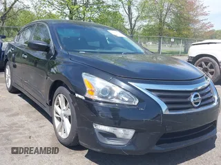 2015 Nissan Altima 2.5 SV with VIN 1N4AL3AP2FC488521, listed as a IAAI auction lot 42156706 with 172,687 mi miles. Bid and sale history available at carsss.com. Image 1.