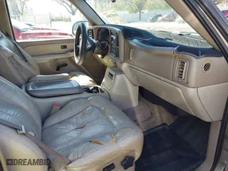 2002 Chevrolet Tahoe LT with VIN 1GNEC13Z72R281538, listed as a IAAI auction lot 41692881 with 188,140 mi miles. Bid and sale history available at carsss.com. Image 5.