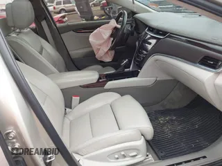 2014 Cadillac XTS Platinum z VIN 2G61T5S31E9209179, wystawiony jako IAAI lot #42241440 z przebiegiem 79 651 mil mil oraz . Historia ofert i sprzedaży dostępna na DreamBid. Obrazek 5.