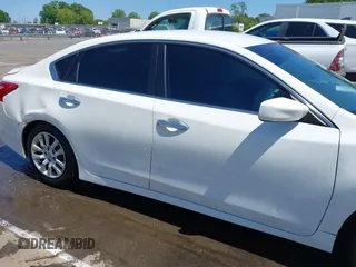2017 Nissan Altima SR z VIN 1N4AL3AP1HN364103, wystawiony jako IAAI lot #42117683 z przebiegiem 137 704 mil mil oraz . Historia ofert i sprzedaży dostępna na DreamBid. Obrazek 13.