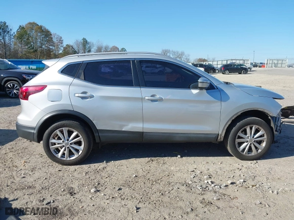 2017 Nissan Rogue Sport SV with VIN JN1BJ1CP6HW010659, listed as a IAAI auction lot 41024516 with 165,498 mi miles. Bid and sale history available at carsss.com. Image 14.