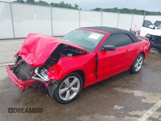2013 Ford Mustang V6 z VIN 1ZVBP8EM4D5221864, wystawiony jako IAAI lot #42525497 z przebiegiem 130 482 mil mil oraz . Historia ofert i sprzedaży dostępna na DreamBid. Obrazek 19.