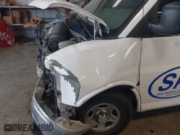 2007 Chevrolet Express Cargo z VIN 1GCFG15X571105039, wystawiony jako IAAI lot #41763534 z przebiegiem 134 696 mil mil oraz . Historia ofert i sprzedaży dostępna na DreamBid. Obrazek 18.