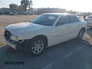 2009 Chrysler 300 с VIN 2C3LA43D49H568877, выставлен на аукционе IAAI как лот 41774772 с пробегом 147 014 миль миль и . История ставок и продаж доступна на DreamBid. Изображение 2.