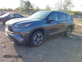 2024 Toyota Highlander LE z VIN 5TDKDRAH0RS528587, wystawiony jako IAAI lot #42002196 z przebiegiem 9 363 mil mil oraz . Historia ofert i sprzedaży dostępna na DreamBid. Obrazek 19.
