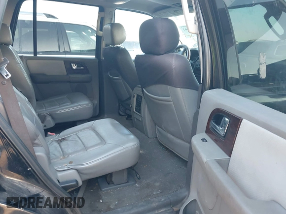 2006 Ford Expedition Limited with VIN 1FMFU19576LA77096, listed as a IAAI auction lot 41244661 with 186,873 mi miles. Bid and sale history available at carsss.com. Image 8.