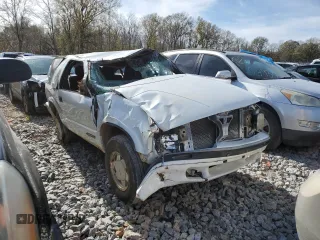 2000 GMC Jimmy SLS Base with VIN 1GKCS18W8YK276338, listed as a Copart auction lot 77056283 with 495,127 mi miles and Salvage Title. Bid and sale history available at carsss.com. Image 4.